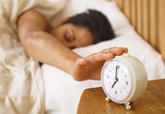 พฤติกรรมการนอนน้อย ส่งผลกระทบต่ออาการไมเกรนและปวดหลังที่รุนแรงขึ้น